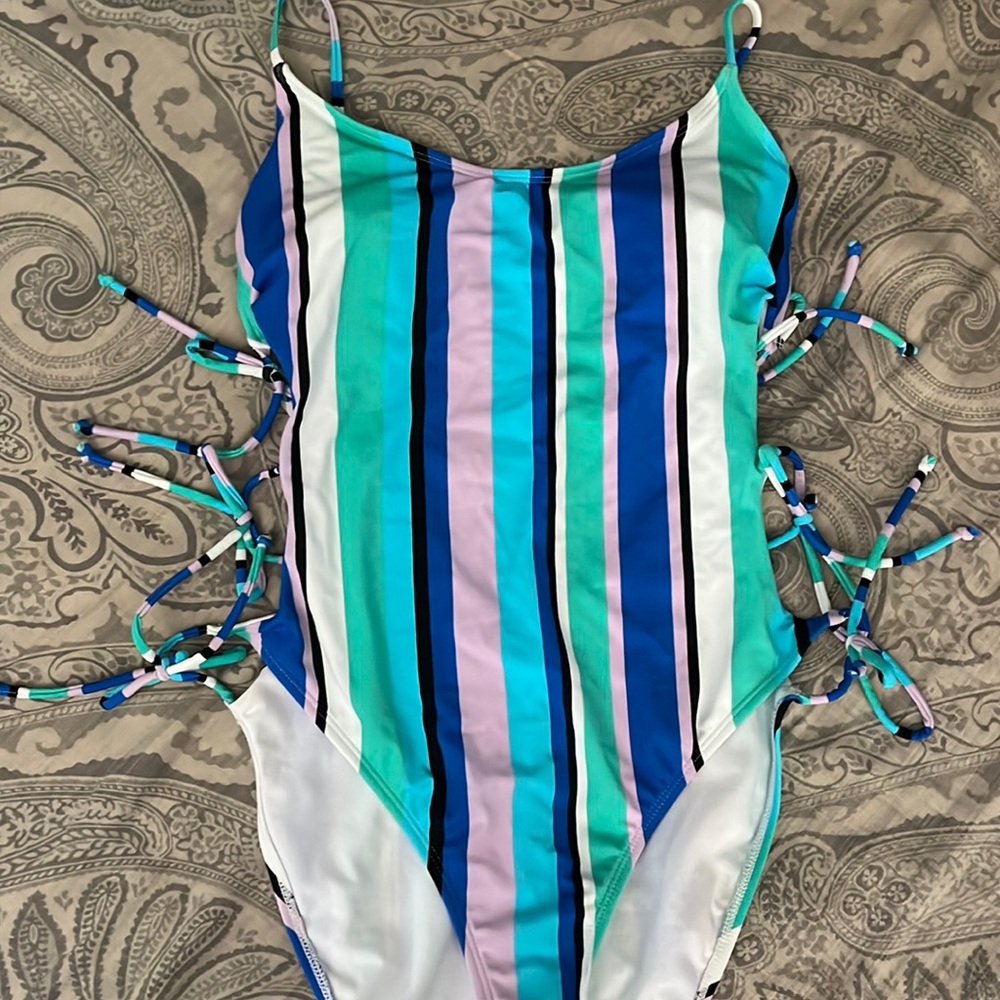 Side tie up swim suit